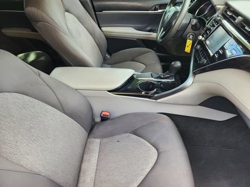 Used 2018 Toyota Camry LE FWD image 14