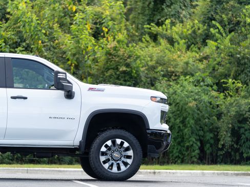 Used 2025 Chevrolet Silverado 2500 Custom w/ Z71 Off-Road Package AWD/4WD image 7