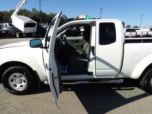Used 2018 Nissan Frontier S image 13