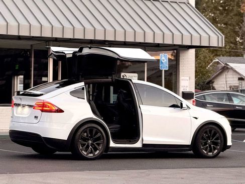 Used 2016 Tesla Model X 75D image 8