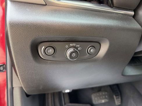 Used 2021 Chevrolet Traverse LT image 20