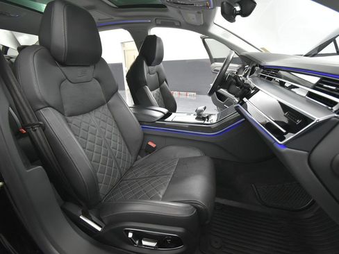 Used 2022 Audi S8 image 46