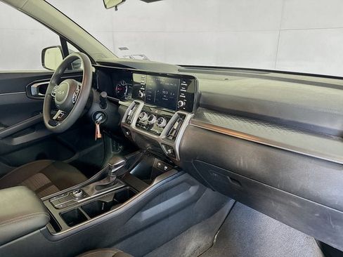Certified 2023 Kia Sorento LX AWD/4WD image 27