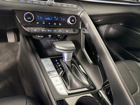 Used 2023 Hyundai Elantra Limited FWD image 18