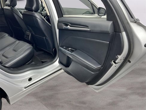 Used 2019 Ford Fusion Titanium image 18