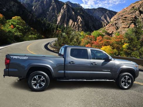 Used 2019 Toyota Tacoma TRD Sport AWD/4WD image 2