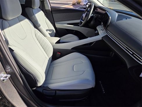 Used 2025 Hyundai Elantra Limited image 15