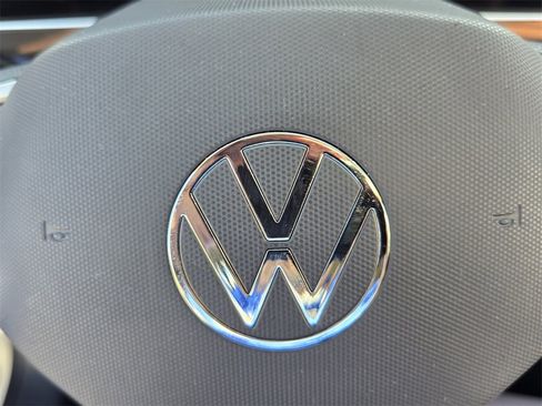 Certified 2022 Volkswagen Tiguan S image 27