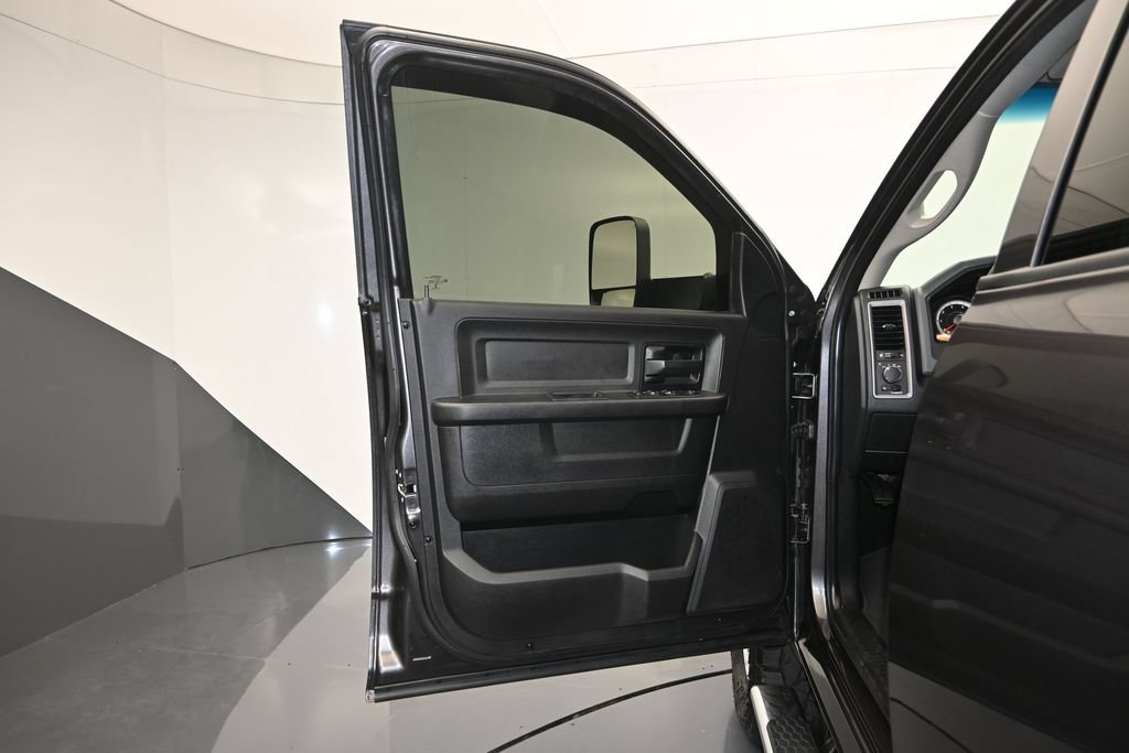 Used 2016 RAM 2500 Tradesman w/ Chrome Appearance Group AWD/4WD image 10