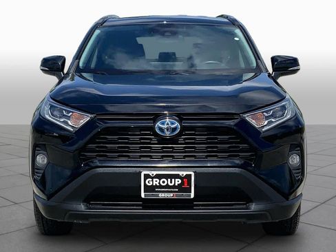 Used 2021 Toyota RAV4 XLE w/ XLE Grade Weather Package AWD/4WD image 4