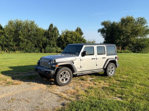 Used 2018 Jeep Wrangler Unlimited Sport AWD/4WD image 2