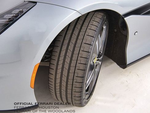 Used 2019 Ferrari Portofino image 19