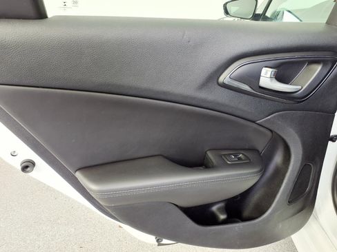 Used 2015 Chrysler 200 S FWD image 24