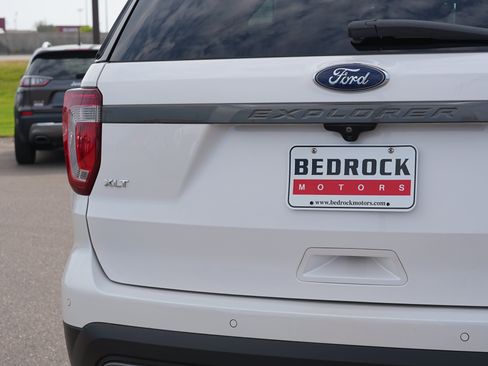 Used 2017 Ford Explorer XLT w/ Equipment Group 202A FWD image 10