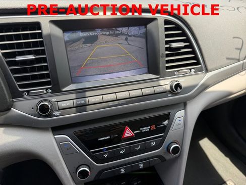 Used 2017 Hyundai Elantra SE FWD image 18