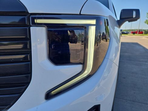 Used 2023 GMC Sierra 1500 AT4X AWD/4WD image 9