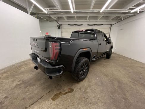 Used 2025 GMC Sierra 3500 AT4 w/ AT4 Premium Plus Package image 6