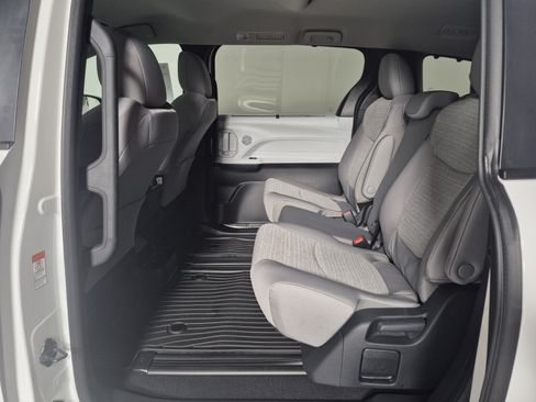 New 2026 Toyota Sienna LE FWD image 30