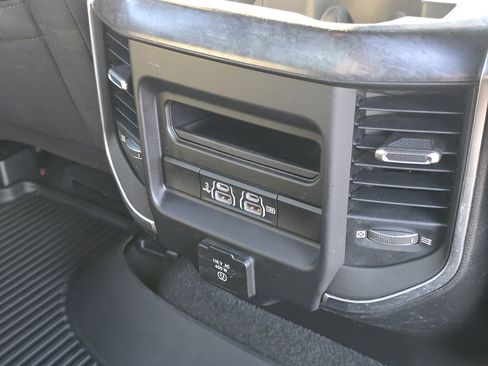 Used 2019 RAM 1500 Big Horn image 32