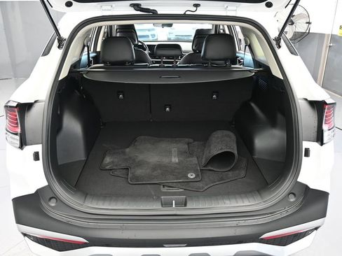 Used 2025 Kia Sportage EX image 38