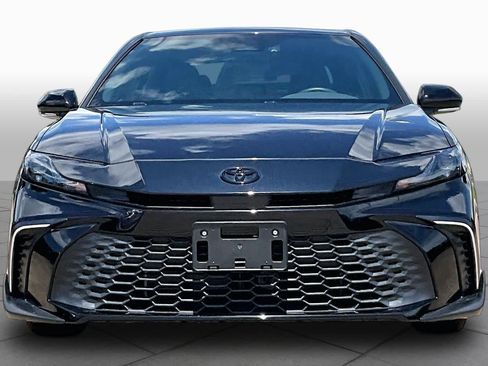 Used 2025 Toyota Camry SE w/ Convenience Package FWD image 4