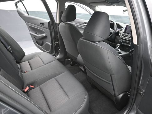 Used 2025 Nissan Altima 2.5 SV FWD image 10