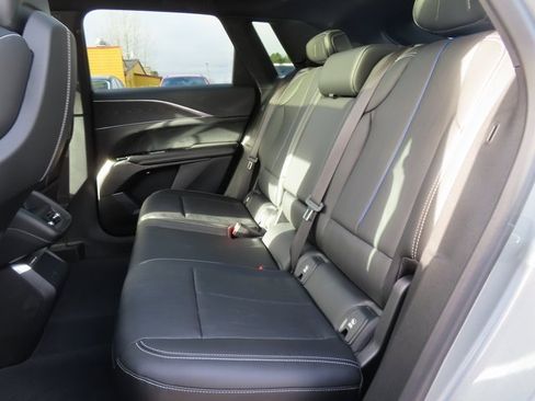 Used 2024 Cadillac Lyriq Luxury image 38