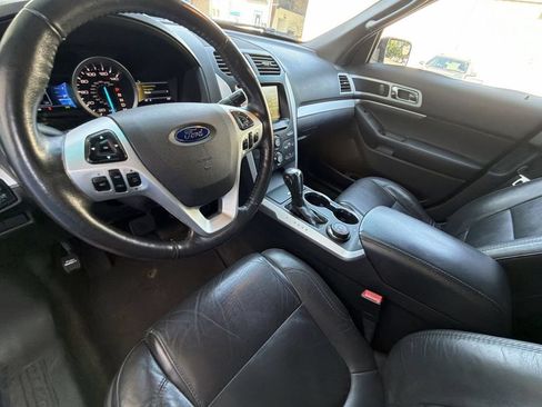Used 2015 Ford Explorer XLT w/ Equipment Group 202B AWD/4WD image 21