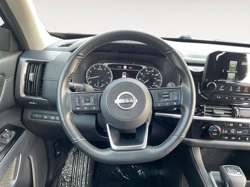 Used 2025 Nissan Pathfinder SL AWD/4WD image 12