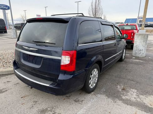 Used 2014 Chrysler Town & Country Touring image 2