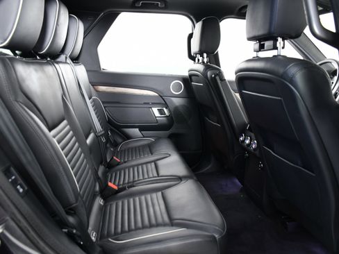 Used 2020 Land Rover Discovery HSE image 28