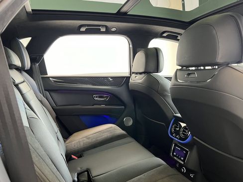 Certified 2025 Bentley Bentayga image 24