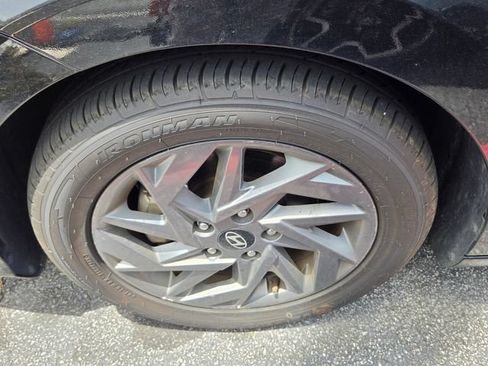 Used 2024 Hyundai Elantra SEL FWD image 11