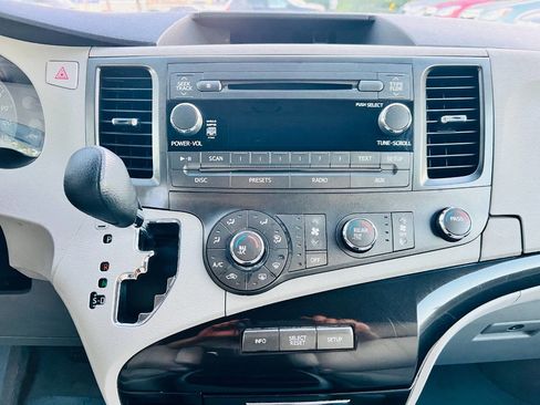 Used 2011 Toyota Sienna LE image 21