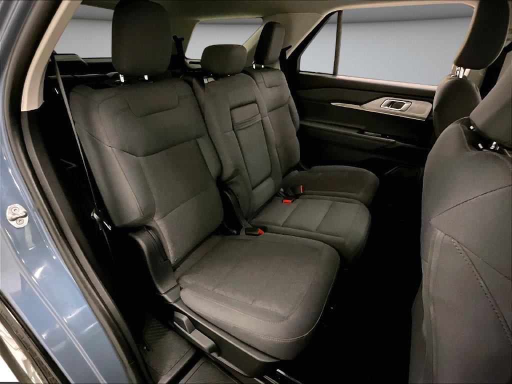 Used 2025 Ford Explorer Active AWD/4WD image 25
