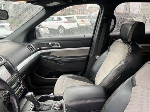 Used 2017 Ford Explorer XLT w/ Equipment Group 202A image 15