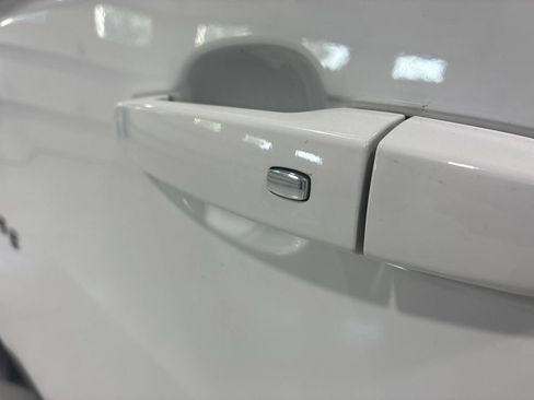 Used 2020 Chevrolet Traverse LT FWD image 13