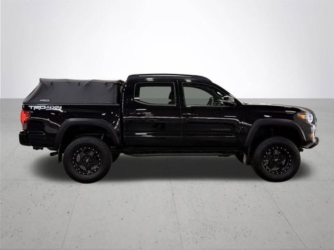 Used 2017 Toyota Tacoma TRD Off-Road image 9