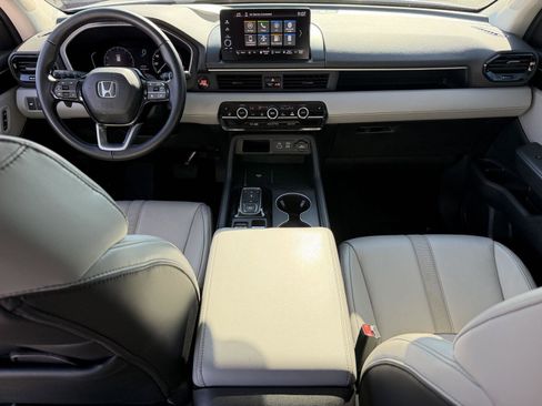 Used 2025 Honda Pilot EX-L image 6