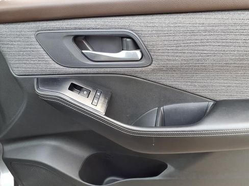 Used 2022 Nissan Rogue SV image 27