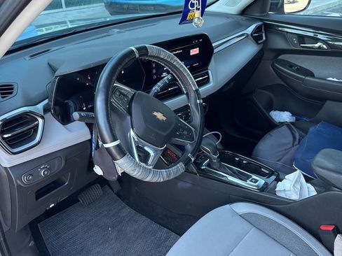 Used 2025 Chevrolet TrailBlazer LT w/ Convenience Package FWD image 6