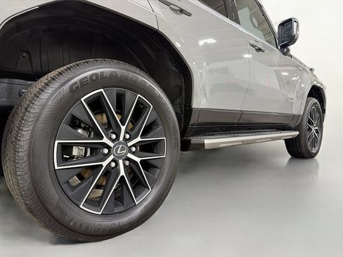 Used 2024 Lexus GX 550 w/ Accessory Package (2T) image 14