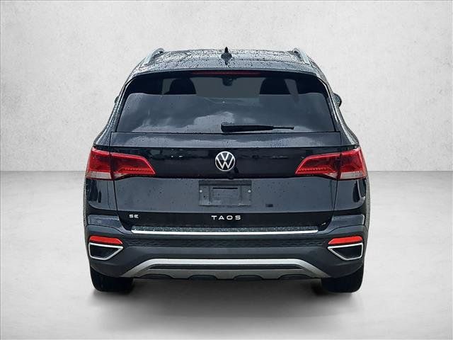 Used 2023 Volkswagen Taos SE w/ Panoramic Sunroof Package FWD image 6