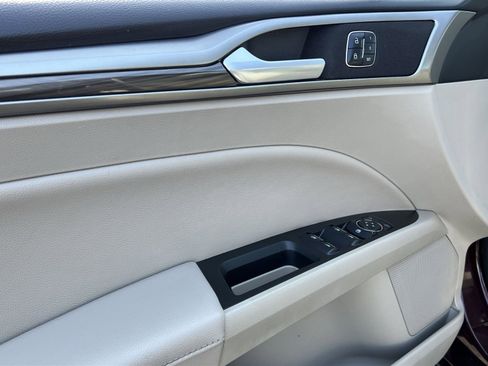 Used 2017 Ford Fusion SE w/ Fusion SE Technology Package image 15