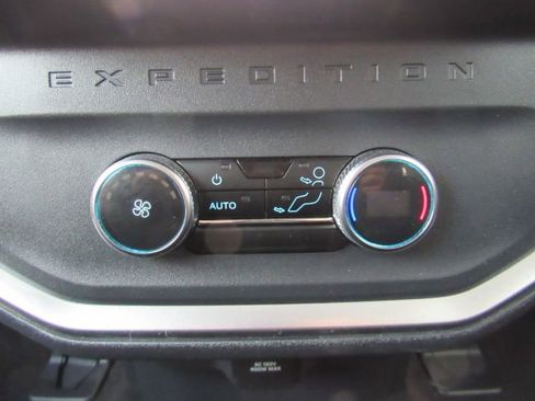 Used 2025 Ford Expedition Active image 31