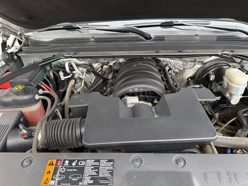 Used 2018 Chevrolet Suburban LT image 7