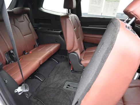 Used 2024 Kia Telluride EX w/ EX Captain's Chair Package image 9