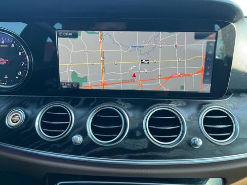 Used 2017 Mercedes-Benz E 300 4MATIC image 21