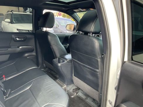 Used 2019 Toyota Tacoma TRD Sport image 47