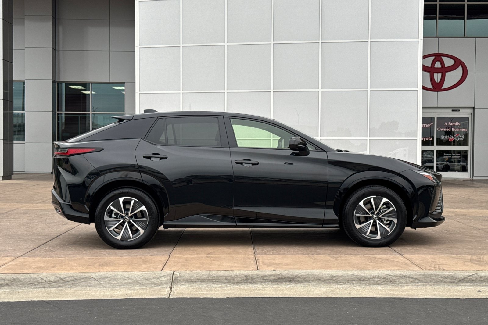 Used 2023 Lexus RZ 450e Premium w/ Technology Package AWD/4WD image 3